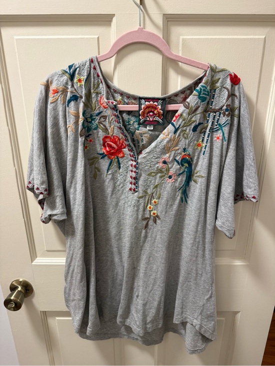 Johnny Was Tops - Johnny Was Light Gray Embroidered Floral V-Neck Top